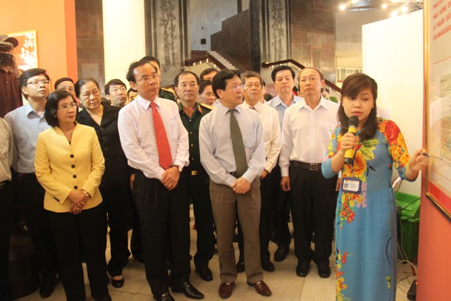 Khai mạc triển lãm “Những tấm gương bình dị mà cao quý”